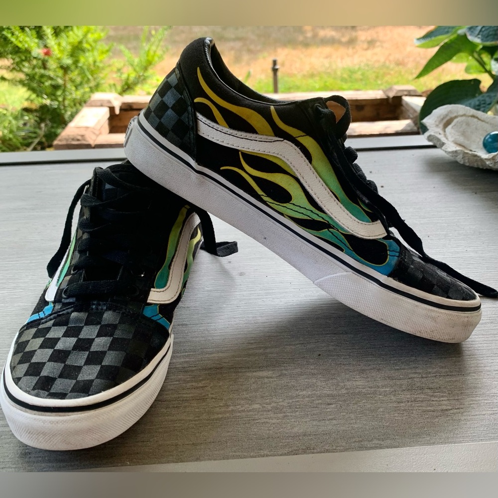 Vans “Old Skool” Kids Black Checkered Sneakers Glow Multicolor Flames SZ 6.0 - Picture 5 of 8